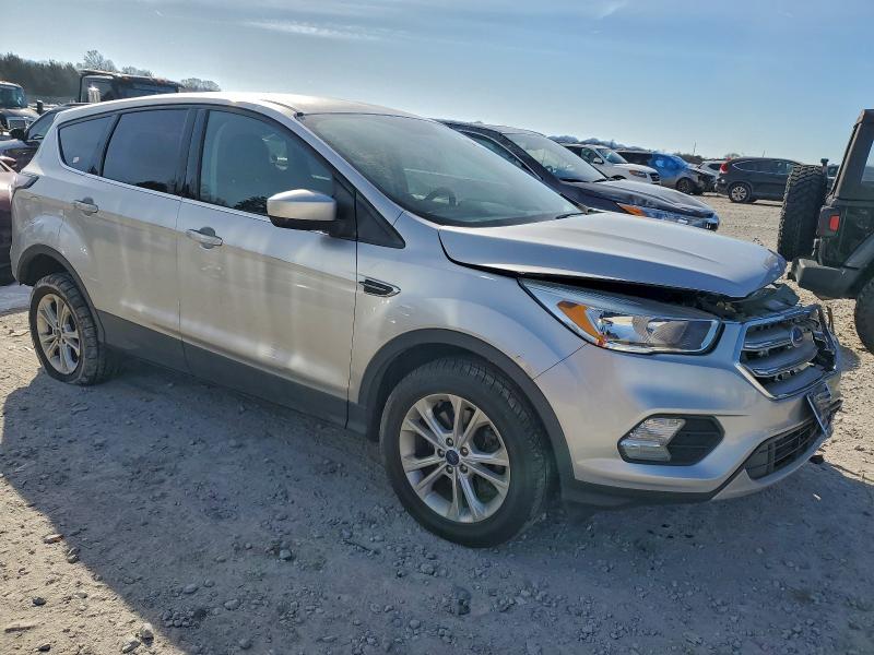 صورة رقم 4 من المزاد - 2017 FORD ESCAPE SE مع VIN 1FMCU9G96HUC04439