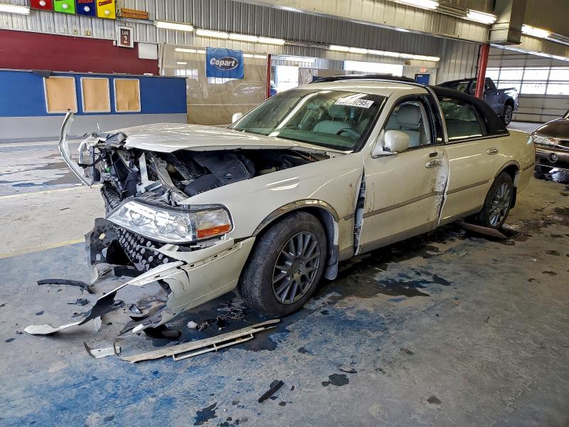 LINCOLN TOWN CAR U 2004 with VIN 1LNHM83W44Y652046 - Photo from auction