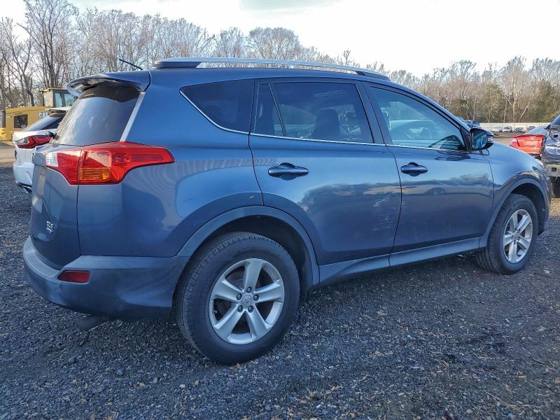 Photo 3 from auction – 2013 TOYOTA RAV4 XLE with VIN 2T3RFREV8DW085749