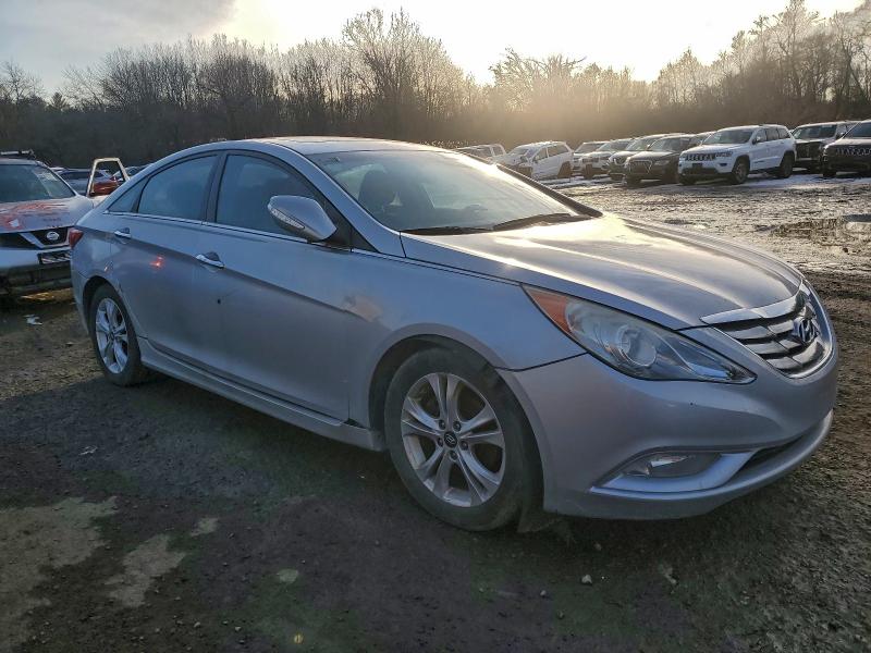 Photo 4 from auction – 2011 HYUNDAI SONATA with VIN 5NPEC4AC3BH001761