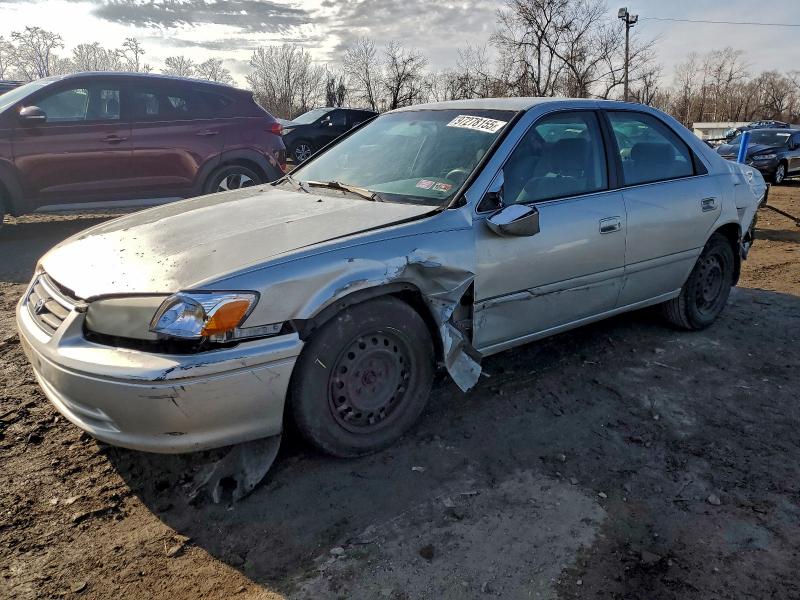 TOYOTA CAMRY CE 2000 with VIN 4T1BG28K9YU665470 - Photo from auction