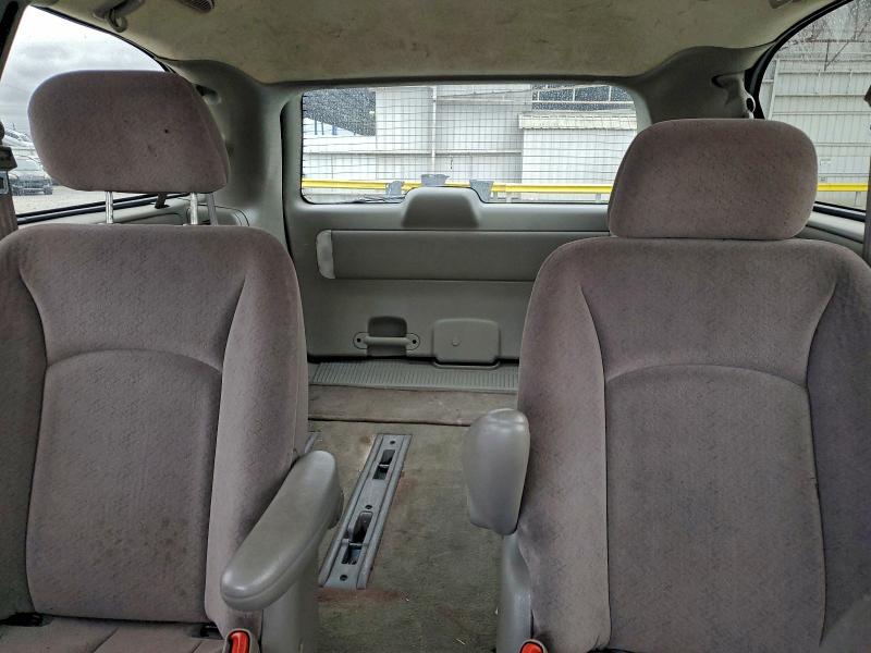 Photo 10 from auction – 2002 DODGE GRAND CARA with VIN 2B4GP74L22R523257
