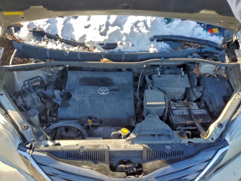 Photo 11 from auction – 2011 TOYOTA SIENNA XLE with VIN 5TDYK3DC5BS002801