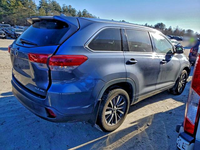 Photo 3 from auction – 2017 TOYOTA HIGHLANDER with VIN 5TDJZRFH9HS408176