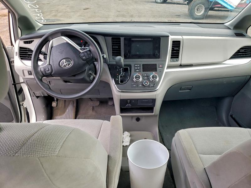 Photo 8 from auction – 2017 TOYOTA SIENNA with VIN 5TDZZ3DC3HS890098