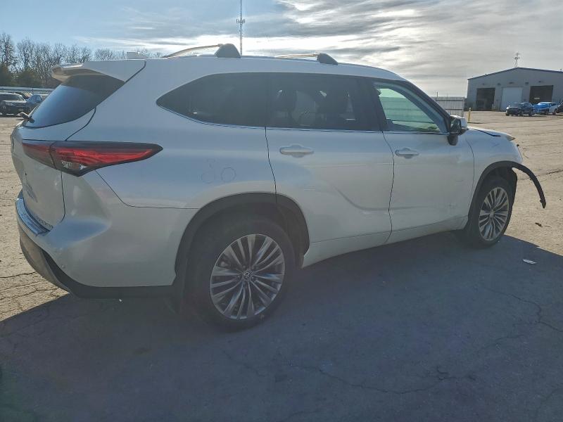 Photo 3 from auction – 2021 TOYOTA HIGHLANDER with VIN 5TDFZRBH6MS080401
