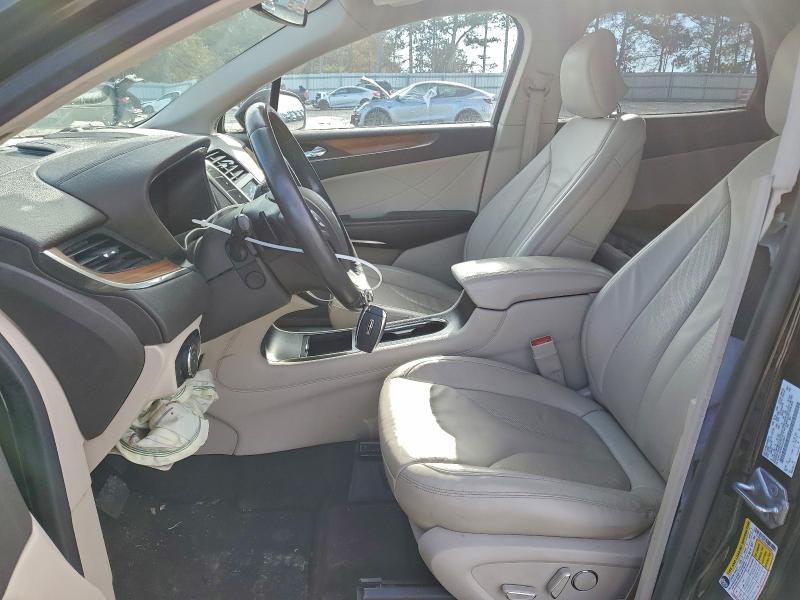 Photo 7 from auction – 2017 LINCOLN MKC SELECT with VIN 5LMCJ2C93HUL23567