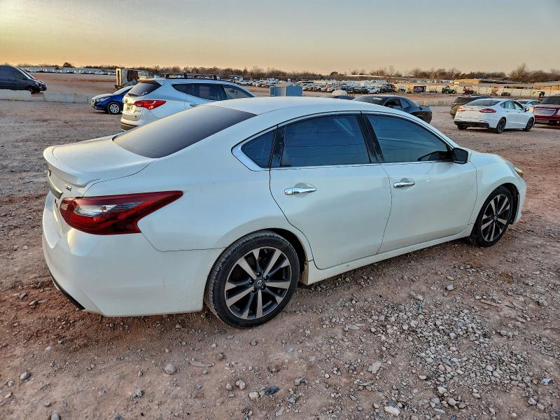 Photo 3 from auction – 2017 NISSAN ALTIMA 2.5 with VIN 1N4AL3AP3HC153531