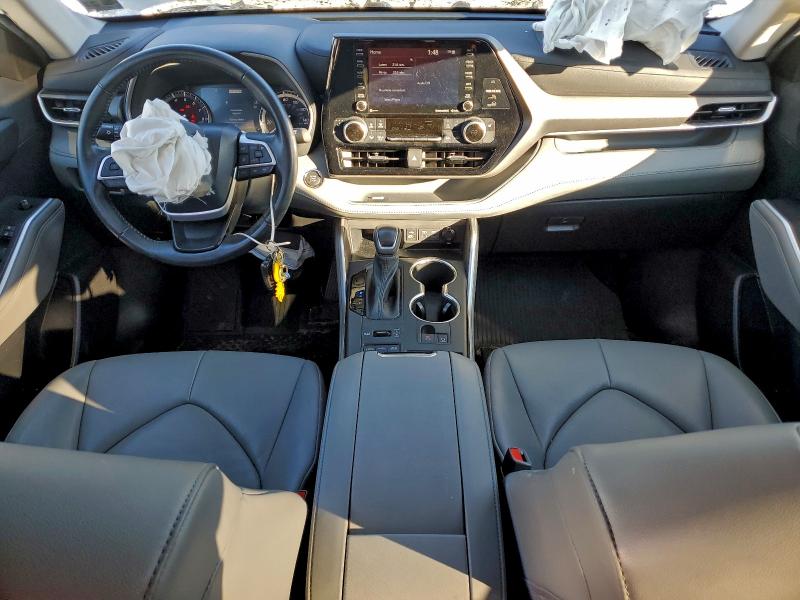 Photo 8 from auction – 2022 TOYOTA HIGHLANDER with VIN 5TDGZRBHXNS192687