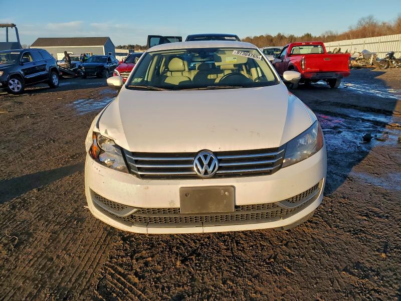 Photo 5 from auction – 2013 VOLKSWAGEN PASSAT SE with VIN 1VWBP7A33DC061771