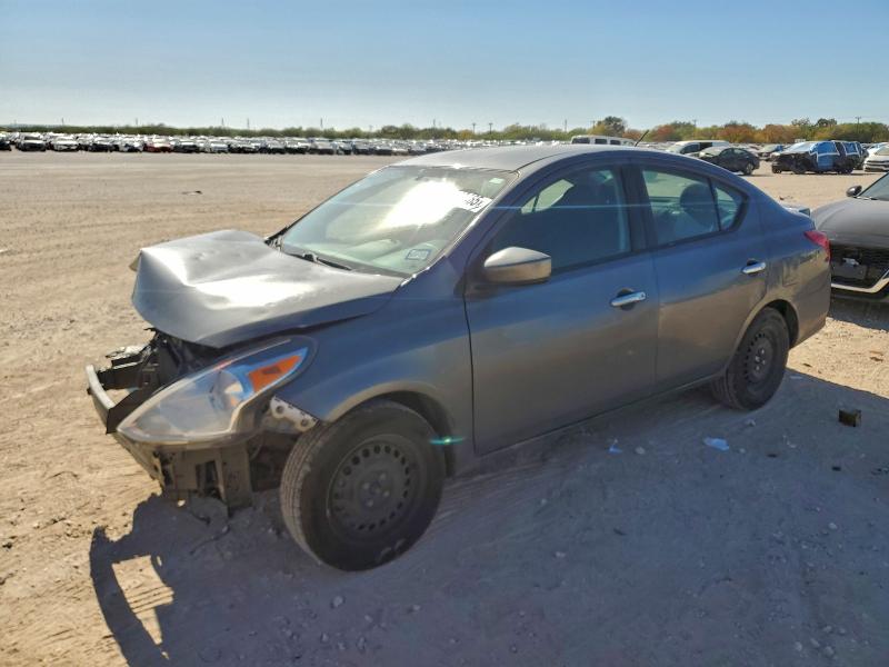 NISSAN VERSA S 2018 z numerem VIN 3N1CN7AP1JL885464 - Zdjęcie z aukcji