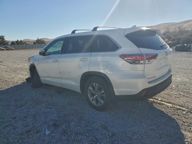 Photo 2 from auction – 2015 TOYOTA HIGHLANDER with VIN 5TDBKRFH8FS177535