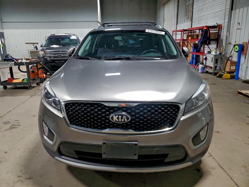 Photo 5 from auction – 2016 KIA SORENTO EX with VIN 5XYPHDA12GG016940