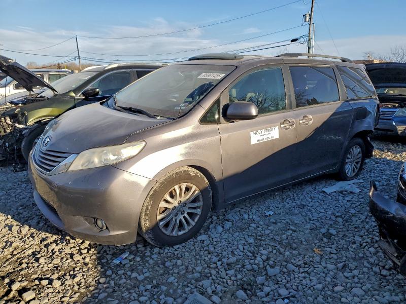 TOYOTA SIENNA 2014 with VIN 5TDYK3DC7ES429496 - Photo from auction