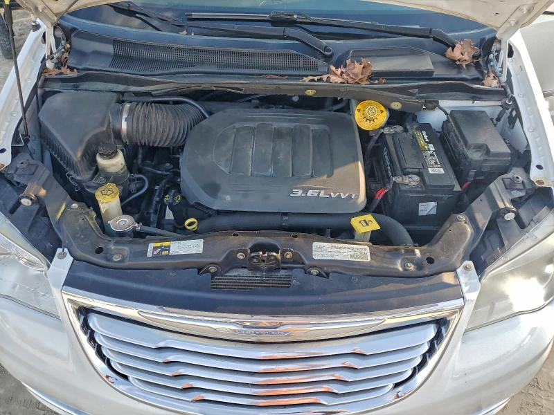 Photo 12 from auction – 2016 CHRYSLER TOWN & COU with VIN 2C4RC1BG9GR113220