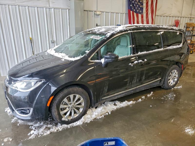 CHRYSLER PACIFICA T 2017 with VIN 2C4RC1BGXHR503535 - Photo from auction