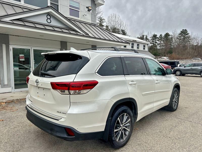 Photo 4 from auction – 2018 TOYOTA HIGHLANDER with VIN 5TDJZRFH1JS543142