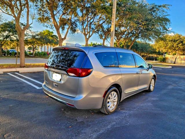 Photo 4 from auction – 2017 CHRYSLER PACIFICA T with VIN 2C4RC1BG0HR621397