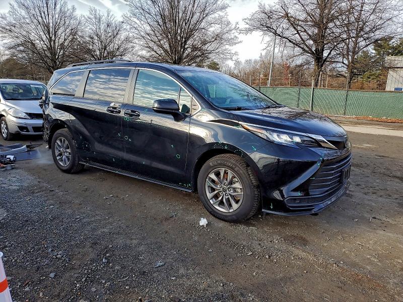 Photo 4 from auction – 2022 TOYOTA SIENNA LE with VIN 5TDBRKEC2NS079902