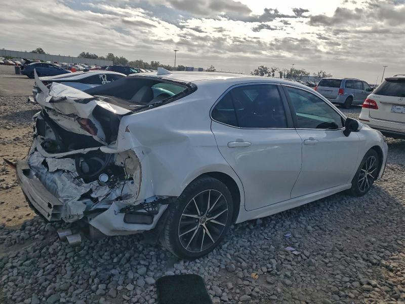 Photo 3 from auction – 2022 TOYOTA CAMRY with VIN 4T1G11AK0NU661671