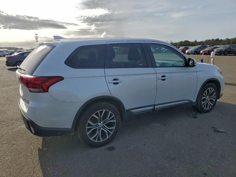 Photo 3 from auction – 2017 MITSUBISHI OUTLANDER with VIN JA4AD3A3XHZ031499