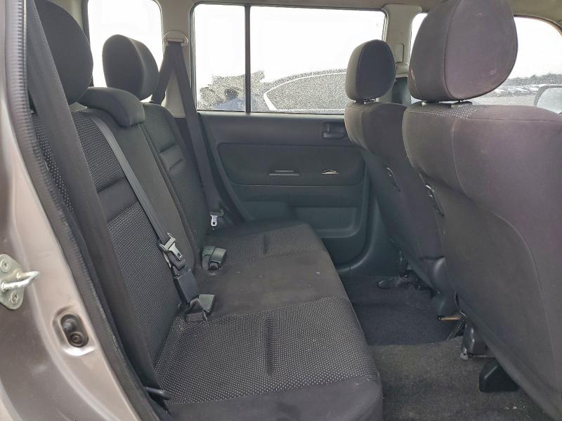Photo 11 from auction – 2005 TOYOTA SCION with VIN JTLKT324454004266
