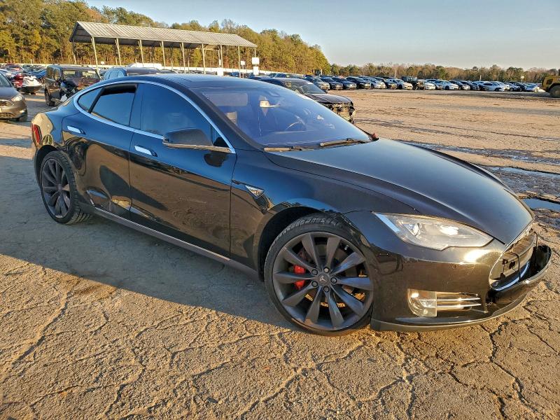 Photo 4 from auction – 2014 TESLA MODEL S with VIN 5YJSA1H28EFP64169