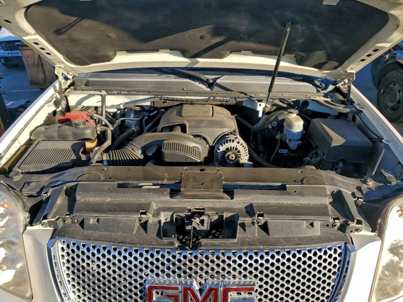 Photo 12 from auction – 2010 GMC YUKON DENA with VIN 1GKUKEEF7AR219982