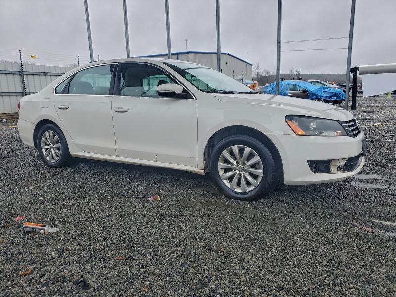 Photo 4 from auction – 2013 VOLKSWAGEN PASSAT SE with VIN 1VWBP7A30DC061968