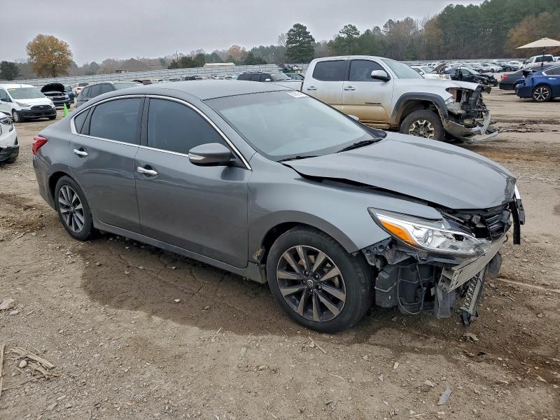 Photo 4 from auction – 2017 NISSAN ALTIMA 2.5 with VIN 1N4AL3AP8HC194852