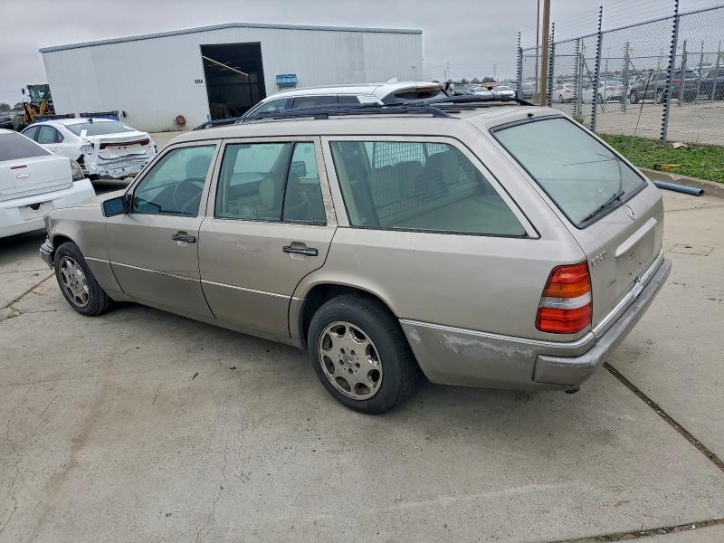 Photo 2 from auction – 1994 MERCEDES-BENZ E 320 with VIN WDBEA92E8RF282557