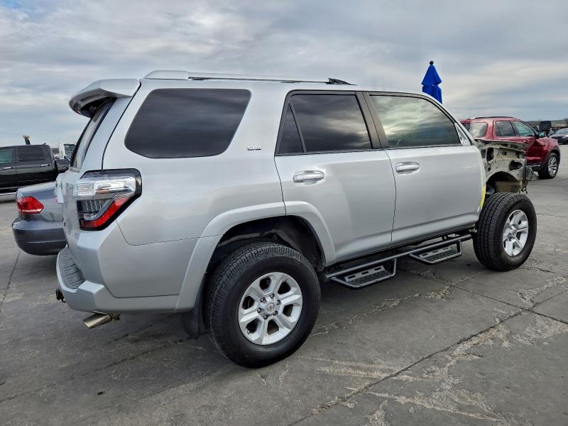 Photo 3 from auction – 2016 TOYOTA 4RUNNER SR with VIN JTEBU5JR7G5390045