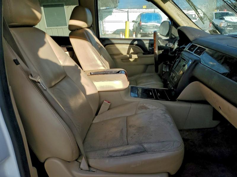 Photo 7 from auction – 2011 GMC YUKON DENA with VIN 1GKS2EEF2BR332442