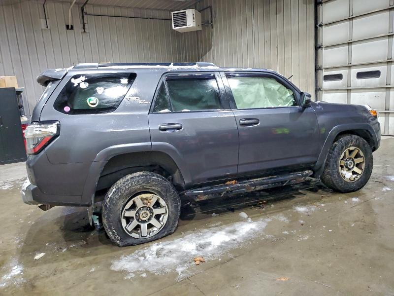 Photo 3 from auction – 2020 TOYOTA 4RUNNER SR with VIN JTEBU5JR9L5774290
