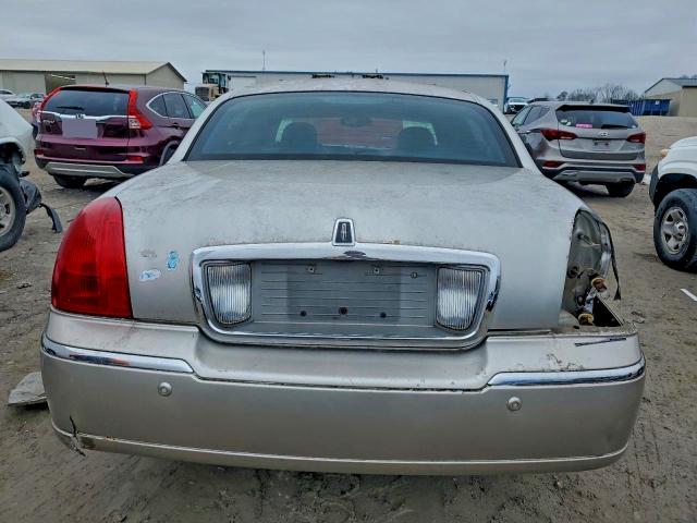 Photo 6 from auction – 2003 LINCOLN TOWN CAR S with VIN 1LNHM82W03Y652691