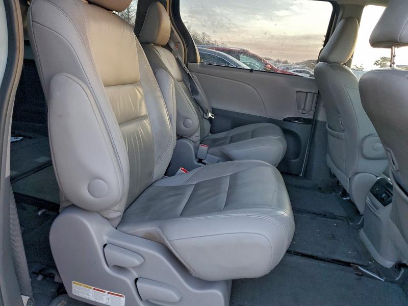 Photo 11 from auction – 2015 TOYOTA SIENNA with VIN 5TDDK3DC7FS121972
