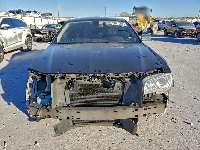 Photo 5 from auction – 2017 CHRYSLER 300C with VIN 2C3CCAEG6HH646090