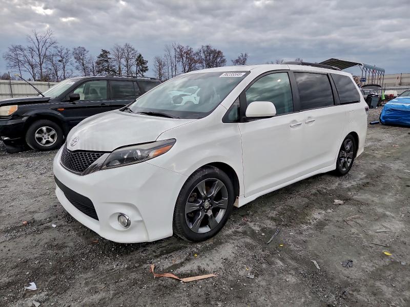 TOYOTA SIENNA SE 2016 with VIN 5TDXK3DC8GS735346 - Photo from auction