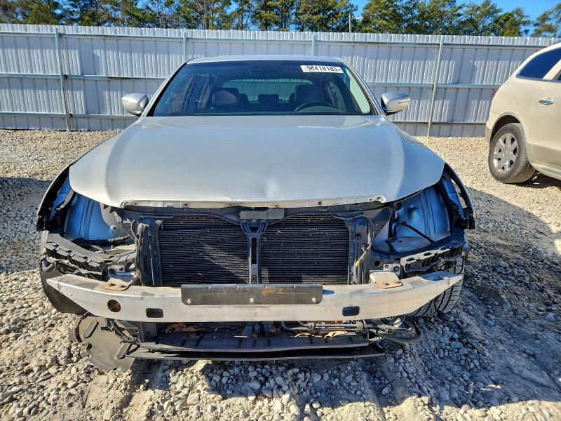 Photo 5 from auction – 2011 HYUNDAI GENESIS 3. with VIN KMHGC4DE6BU122789