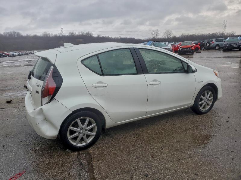 Photo 3 from auction – 2016 TOYOTA PRIUS C with VIN JTDKDTB33G1118585