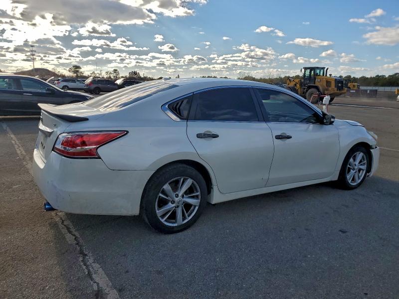 Photo 3 from auction – 2014 NISSAN ALTIMA 2.5 with VIN 1N4AL3AP2EC180733