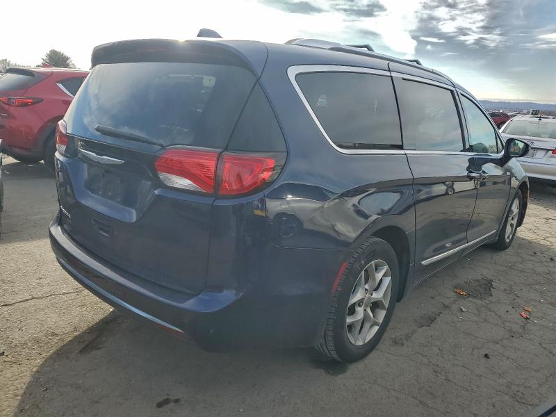 Photo 3 from auction – 2017 CHRYSLER PACIFICA with VIN 2C4RC1EGXHR653009