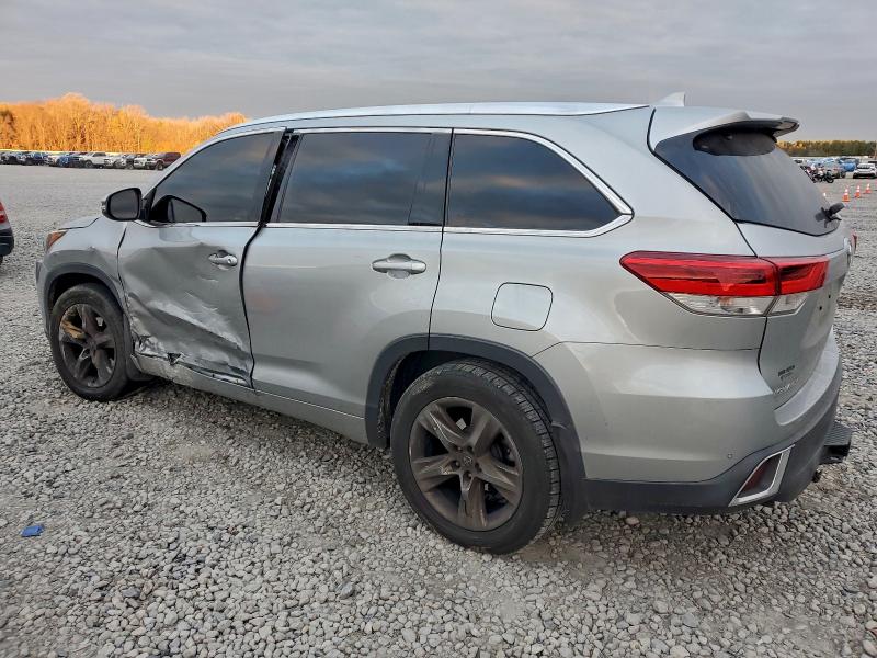 Photo 2 from auction – 2017 TOYOTA HIGHLANDER with VIN 5TDDZRFH6HS376607