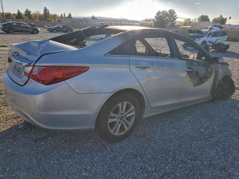 Photo 3 from auction – 2012 HYUNDAI SONATA with VIN 5NPEB4AC7CH465396
