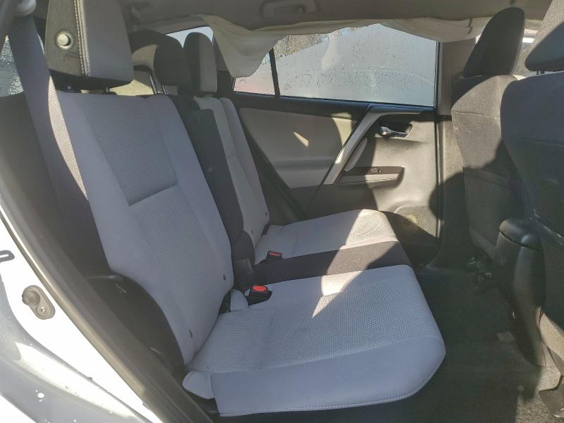 Photo 11 from auction – 2018 TOYOTA RAV4 with VIN 2T3RFREV3JW800738