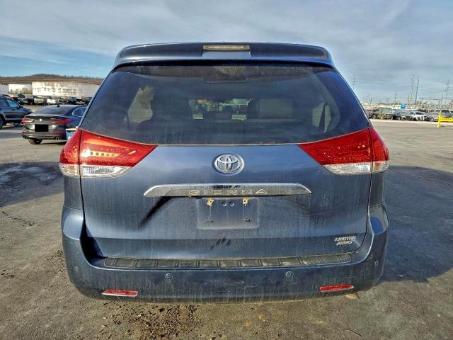 Photo 6 from auction – 2013 TOYOTA SIENNA XLE with VIN 5TDDK3DC2DS058227