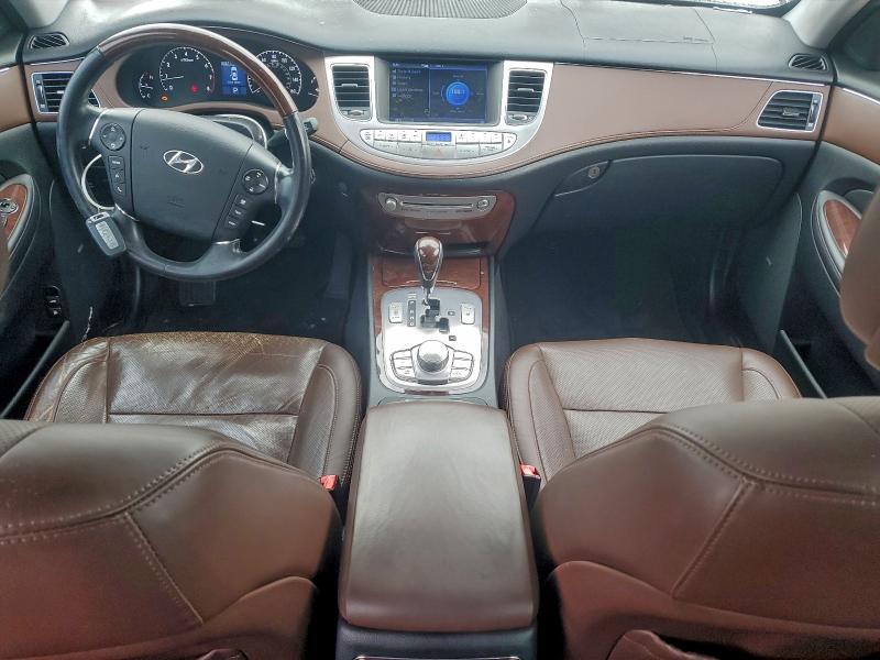 Photo 8 from auction – 2011 HYUNDAI GENESIS with VIN KMHGC4DF5BU114546
