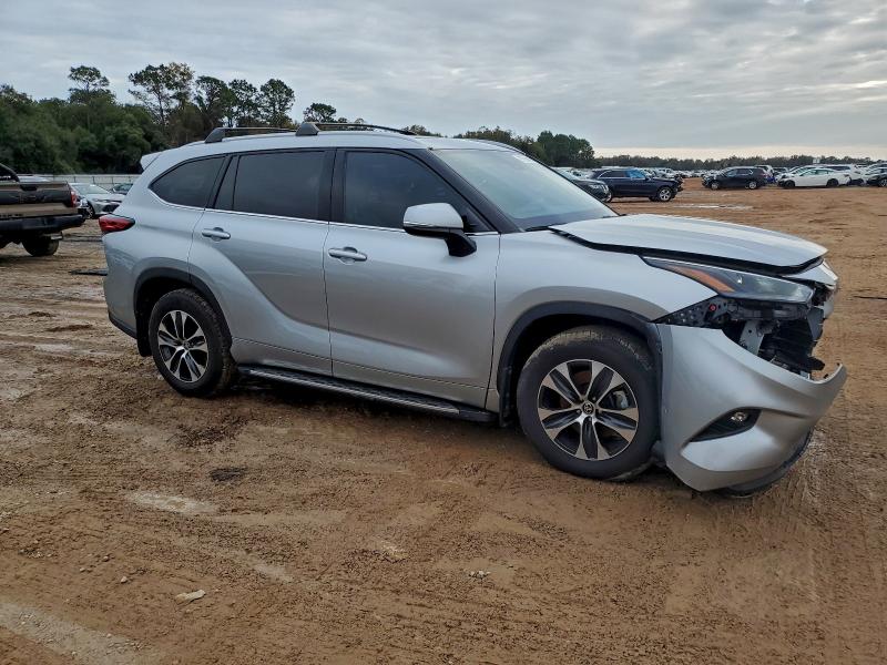 Photo 4 from auction – 2022 TOYOTA HIGHLANDER with VIN 5TDGZRAH9NS551237