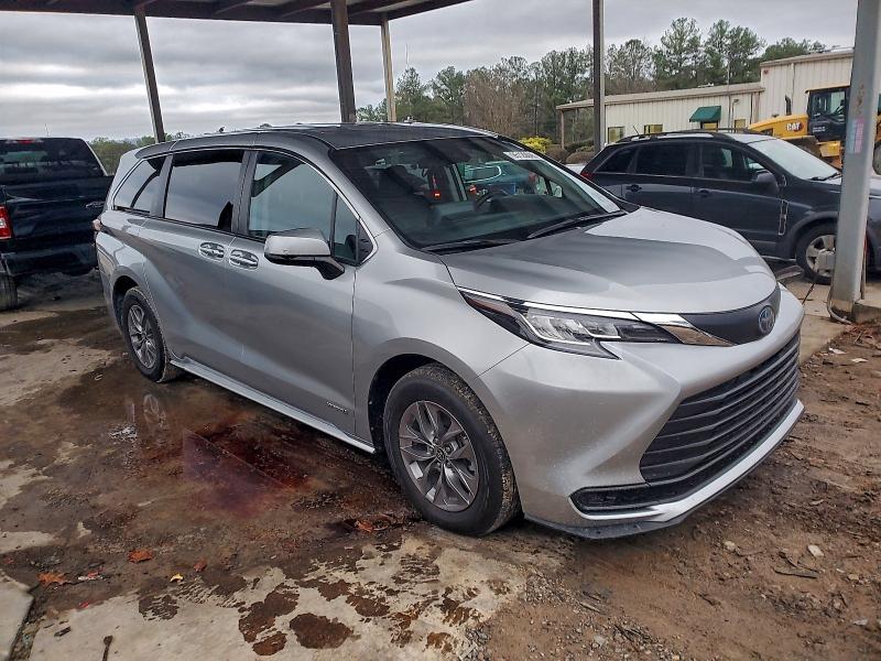 Photo 4 from auction – 2021 TOYOTA SIENNA LE with VIN 5TDKRKEC8MS063959