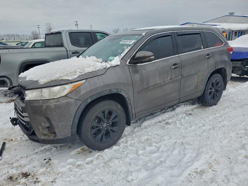 TOYOTA HIGHLANDER 2018 with VIN 5TDBZRFH5JS872530 - Photo from auction